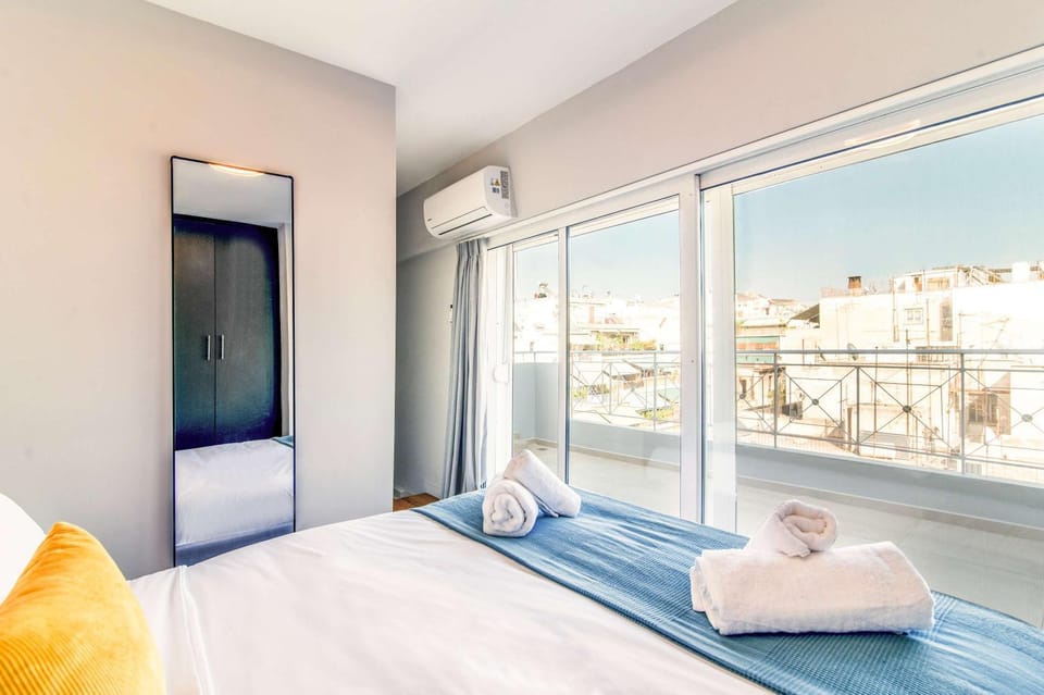 Bed, View (from property/room), Balcony/Terrace, Photo of the whole room, Bedroom, towels, air conditioner