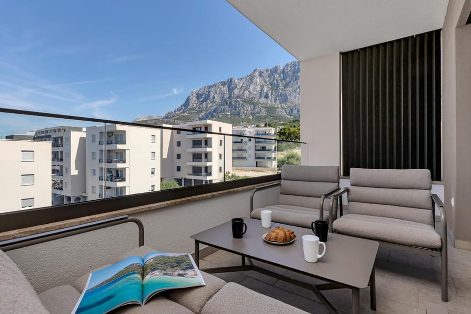 Knezović Apartment with Sea View Apartment in Makarska