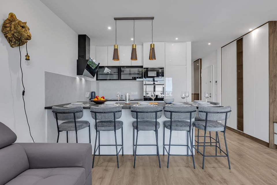 Knezović Apartment with Sea View Apartment in Makarska