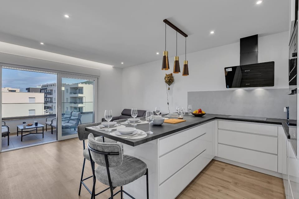 Knezović Apartment with Sea View Apartment in Makarska