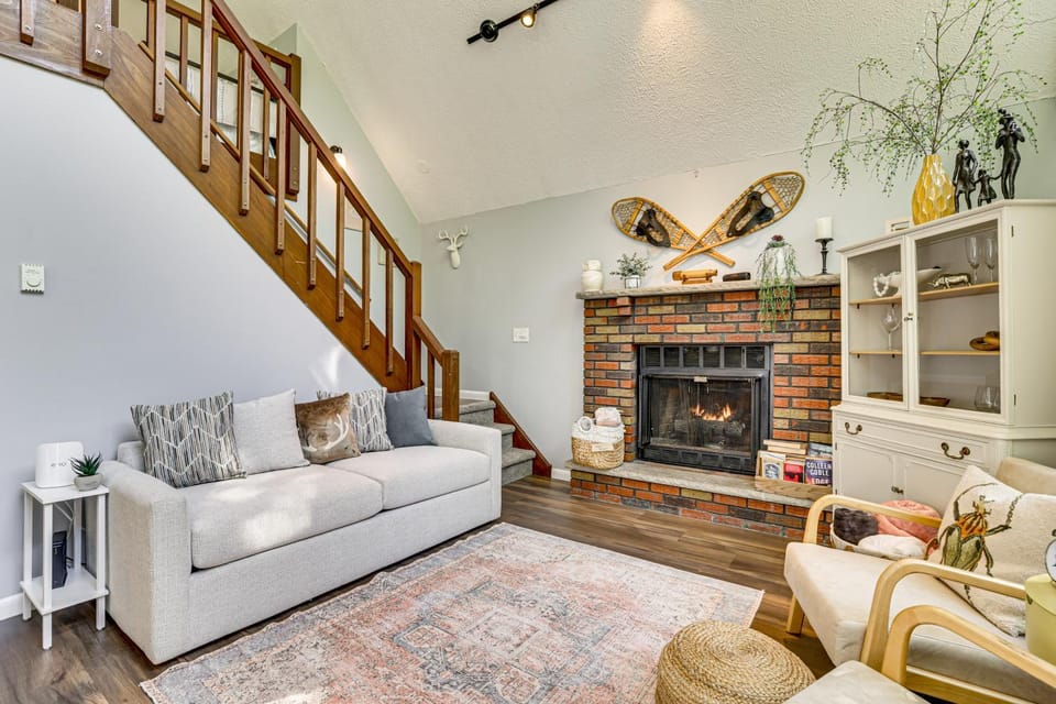 Outdoor Fun! Charming Family Home in Tobyhanna House in Tobyhanna