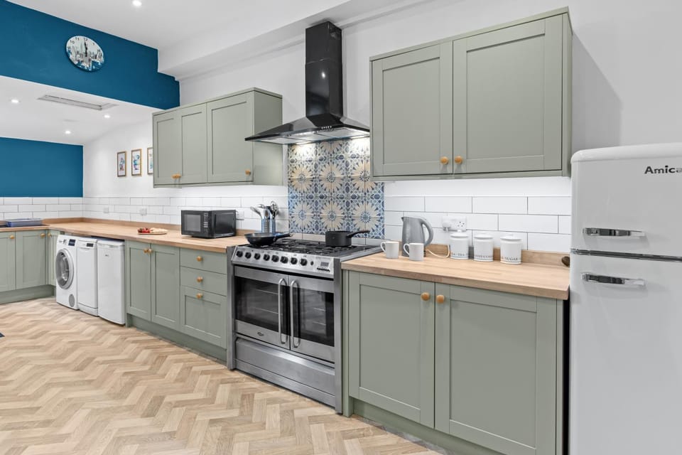 Kitchen or kitchenette, stove