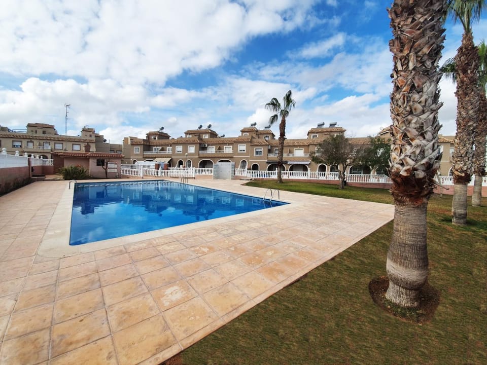 Property building, Day, Swimming pool