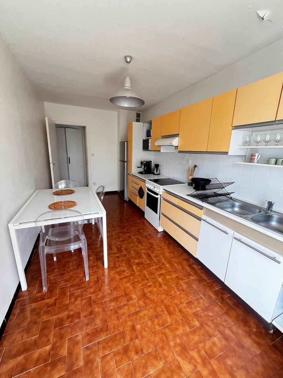 Kitchen or kitchenette, Dining area, oven, pet friendly, stove