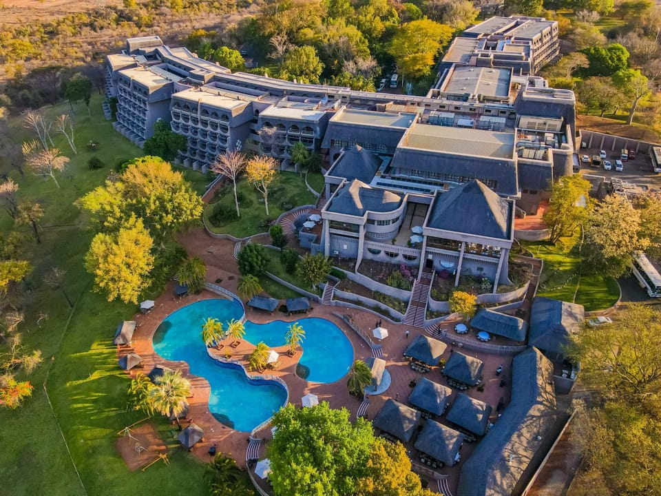 Property building, Natural landscape, Bird's eye view, Swimming pool