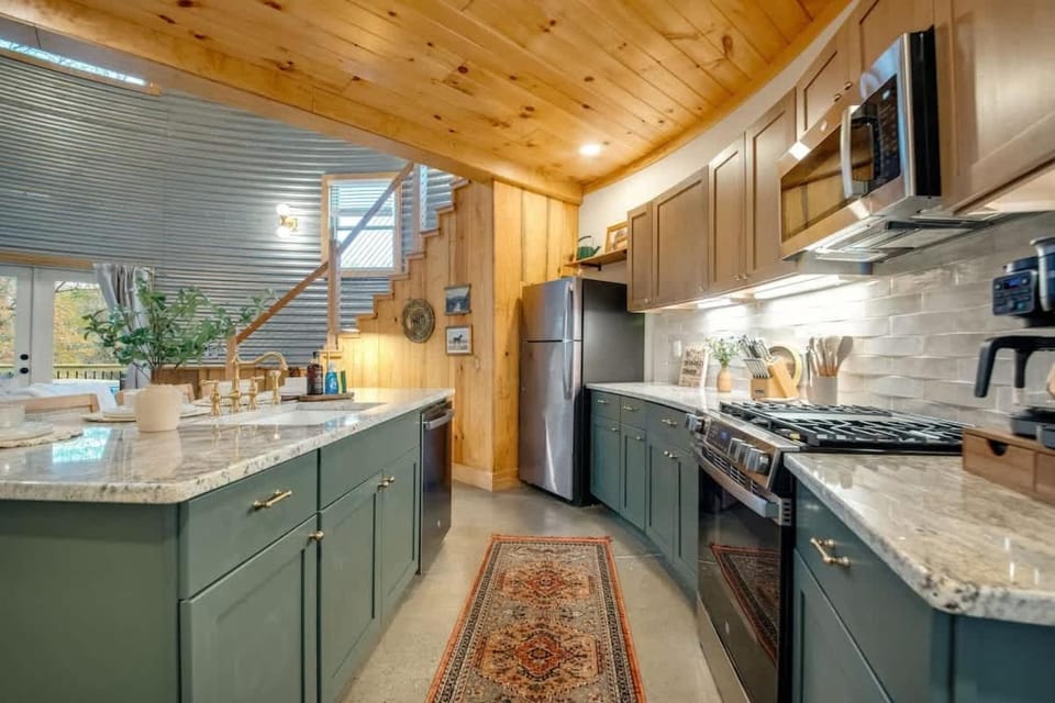 Silo Stay with Pasture Views & Covered Hot Tub House in Chattanooga