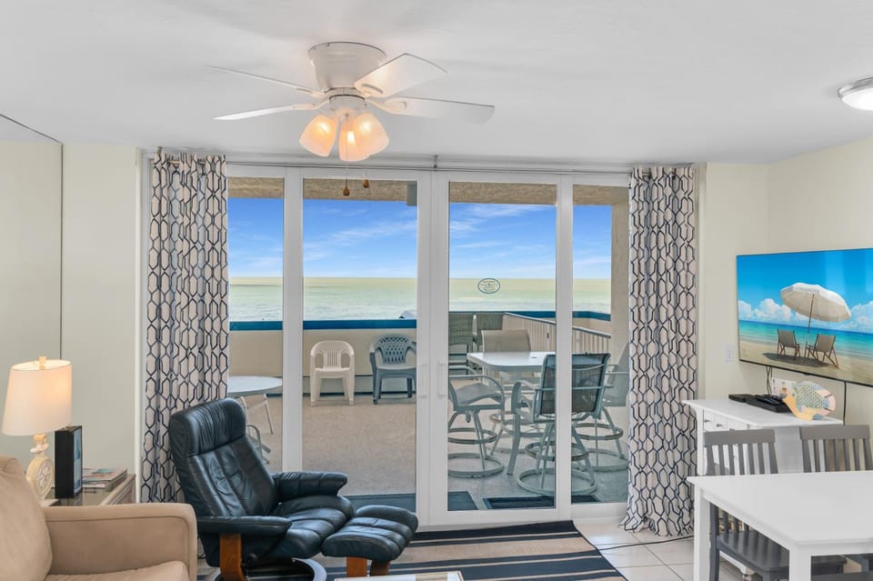 Living room, Sea view