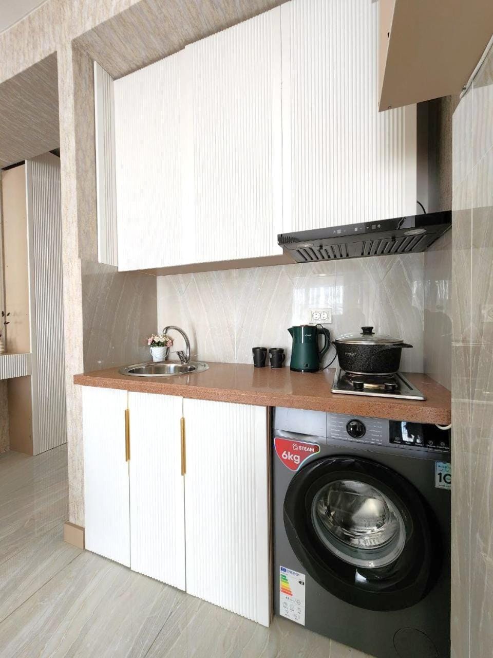 Kitchen or kitchenette