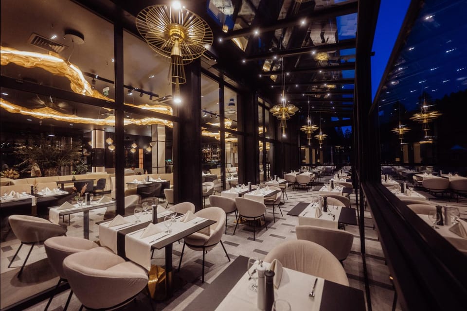 Restaurant/places to eat, Balcony/Terrace, Food and drinks, Food, Meals, Breakfast, Buffet breakfast, Dinner, Drinks, Alcoholic drinks, Non alcoholic drinks, group of guests, Family, wedding