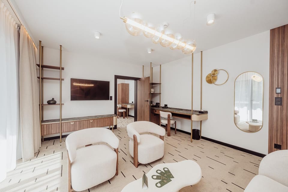 TV and multimedia, Living room, Seating area, Mountain view, Family
