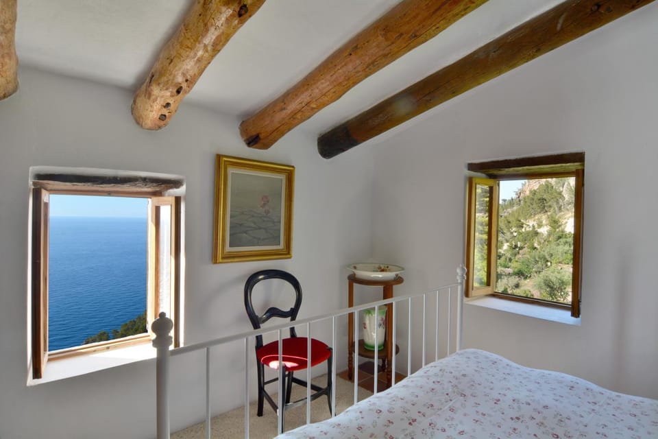 Bed, Garden view, Sea view