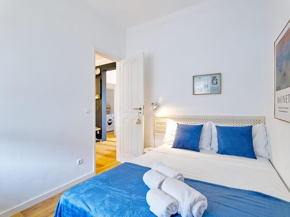 Vita Portucale ! Almada Terrace Apartment in Lisbon District