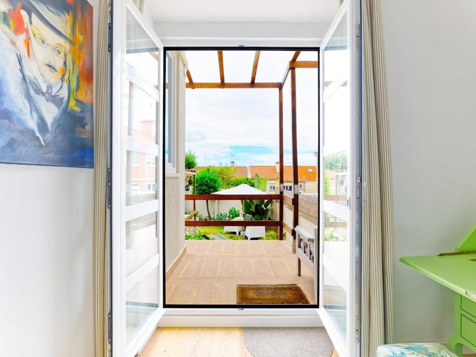 Vita Portucale ! Almada Terrace Apartment in Lisbon District