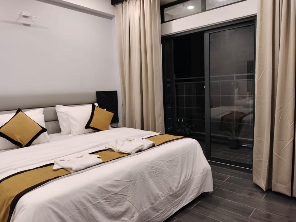 Bed, Balcony/Terrace, Photo of the whole room, Bedroom