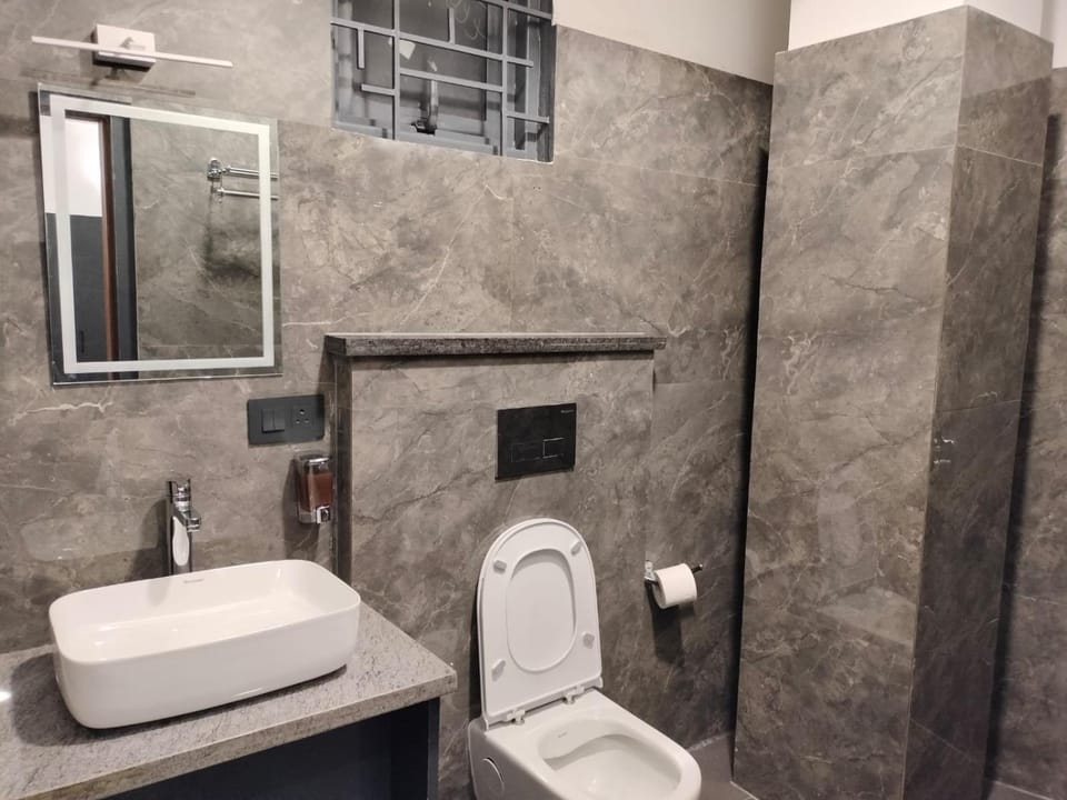 Shower, Shower, Toilet, Toilet, Bathroom, bidet, bidet