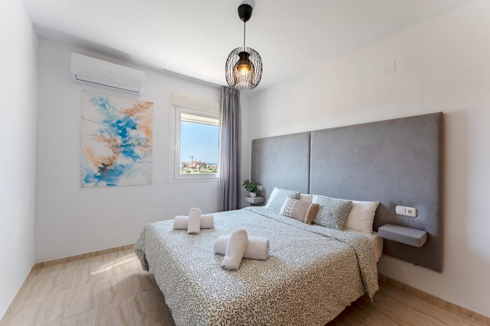 Bed, Photo of the whole room, Bedroom, towels, air conditioner