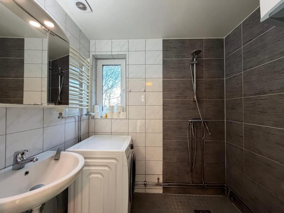 Comfortable Villa For 4 Workers & Travelers With Free Parking Near Volvo House in Gothenburg