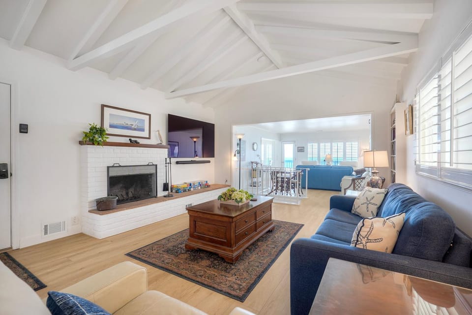 The Cottage By The Sea, Oceanfront Patio, Palapa, Fire Pit, BBQ, Private Beach House in Oceanside