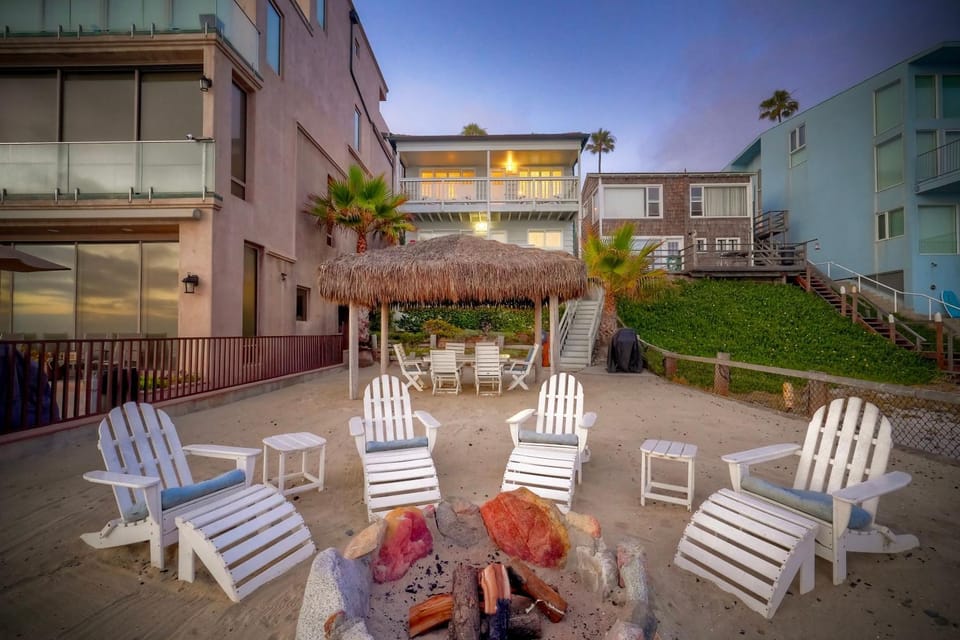 The Cottage By The Sea, Oceanfront Patio, Palapa, Fire Pit, BBQ, Private Beach House in Oceanside
