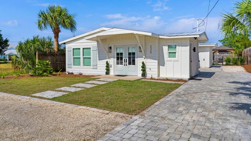 A Salty Cru House in Sunnyside