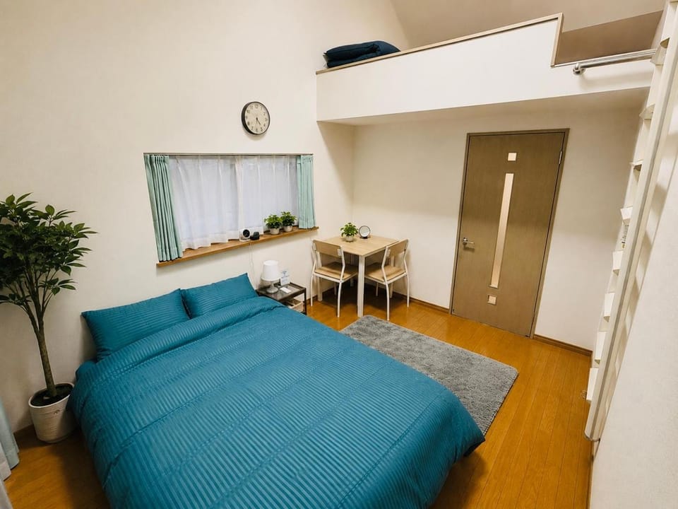Photo of the whole room, air conditioner