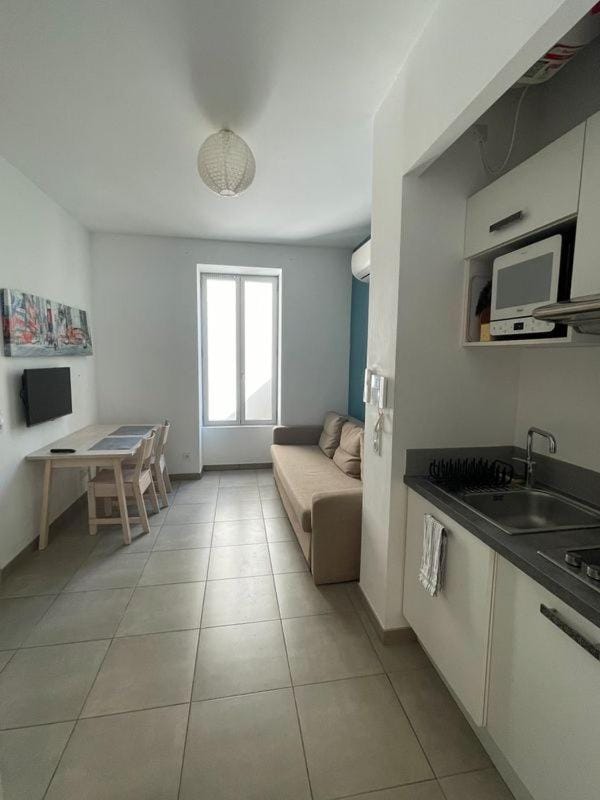 TV and multimedia, Kitchen or kitchenette, Living room, Seating area, Dining area