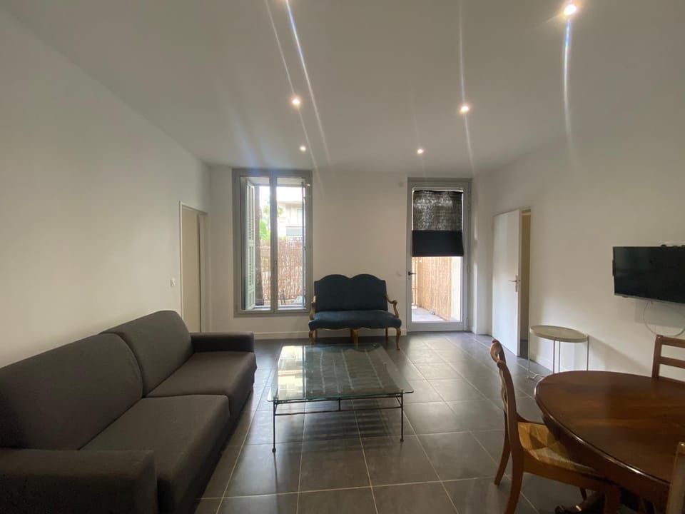 Communal lounge/ TV room, TV and multimedia, Living room, Seating area