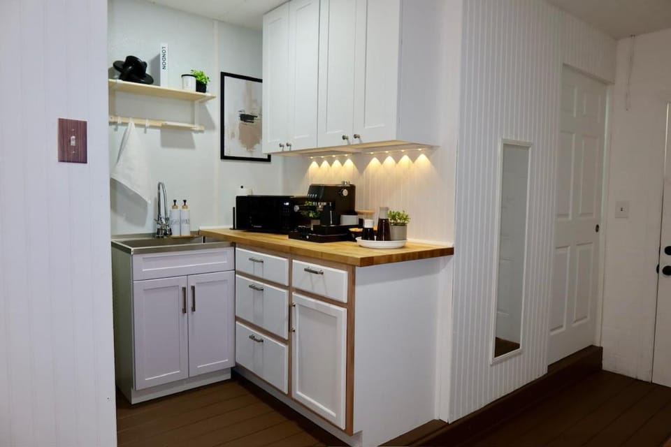Cozy Private Studio Near Ybor & Port Apartment in Tampa