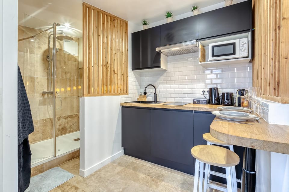 Shower, Bathroom, Kitchen or kitchenette