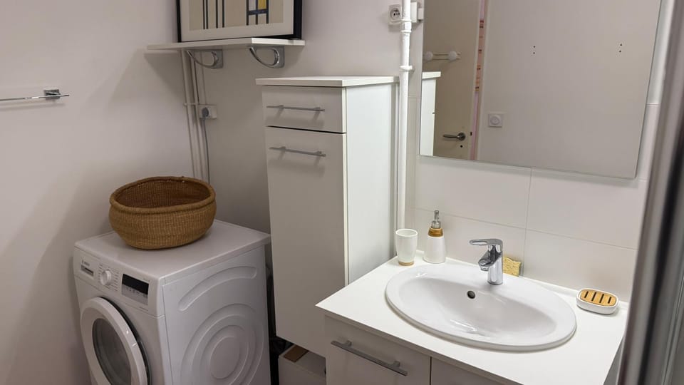 Bathroom, washing machine