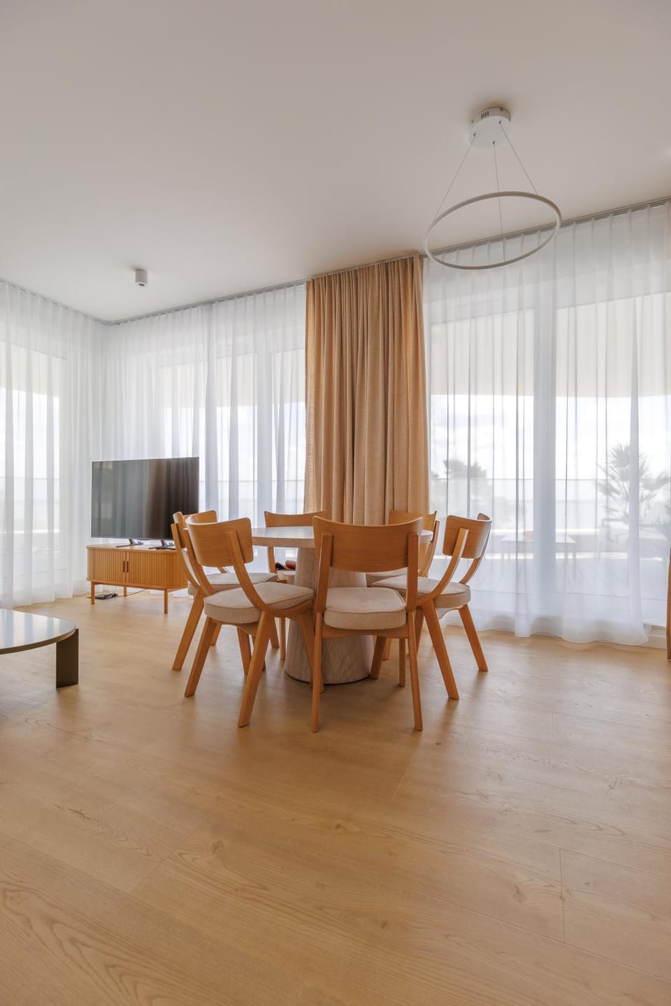 Communal lounge/ TV room, TV and multimedia, Living room, Seating area, Dining area