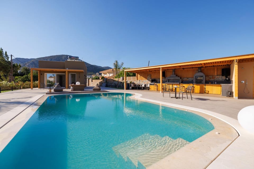 Pool view, Swimming pool, sunbed