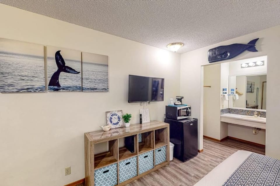 Retro beach hideaway with fast WiFI - walk to downtown attractions Apartment in Oregon
