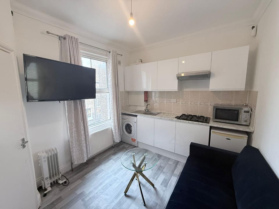 Compact Studio in West Kensington Apartment in City of Westminster