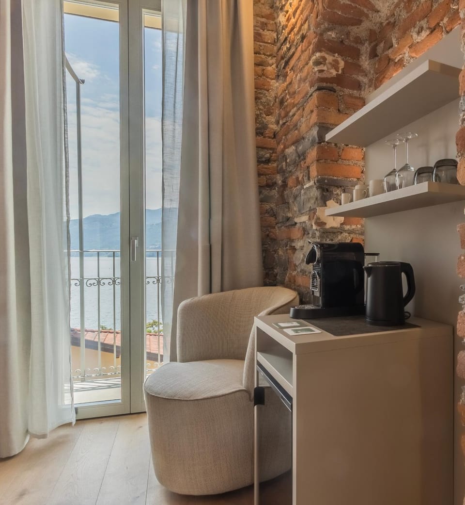 Coffee/tea facilities, Seating area