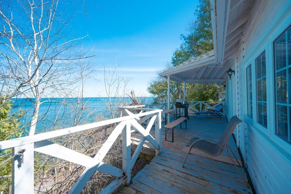 136 Birdie Simcoe Cottage private Beach, Kayak Chalet in Georgina