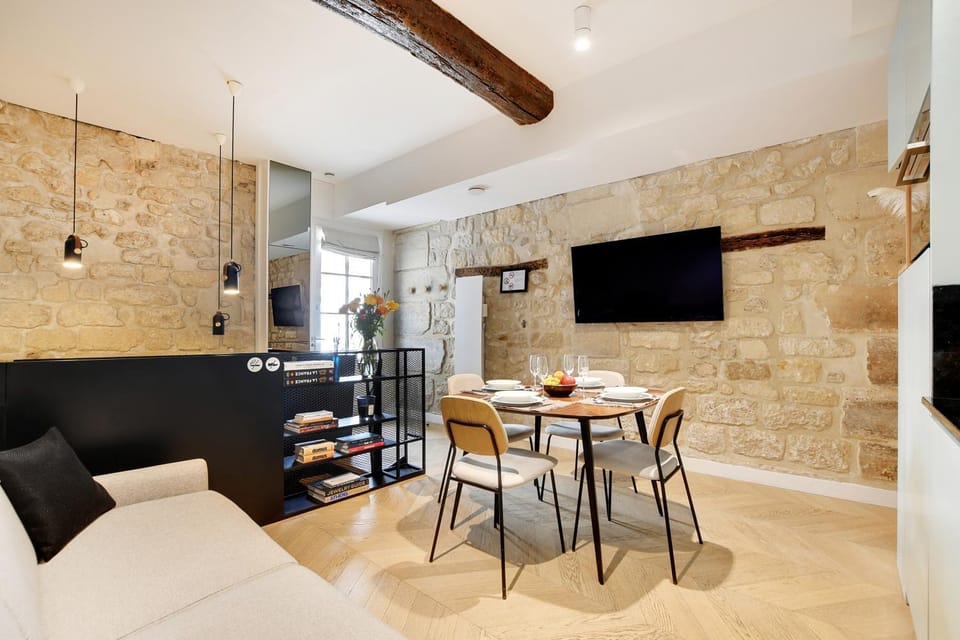 Lavie Maion Prestige Near Place des Vosges Apartment in Paris