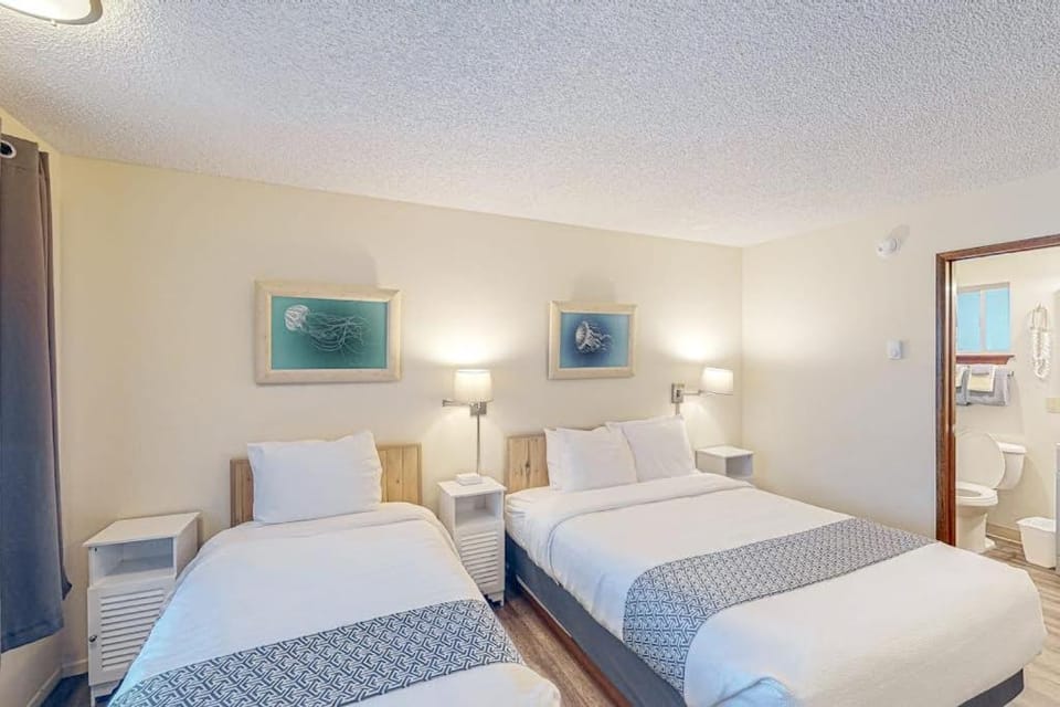 Retro-chic room near the beach with fast WiFI - walk to downtown hot spots Apartment in Oregon