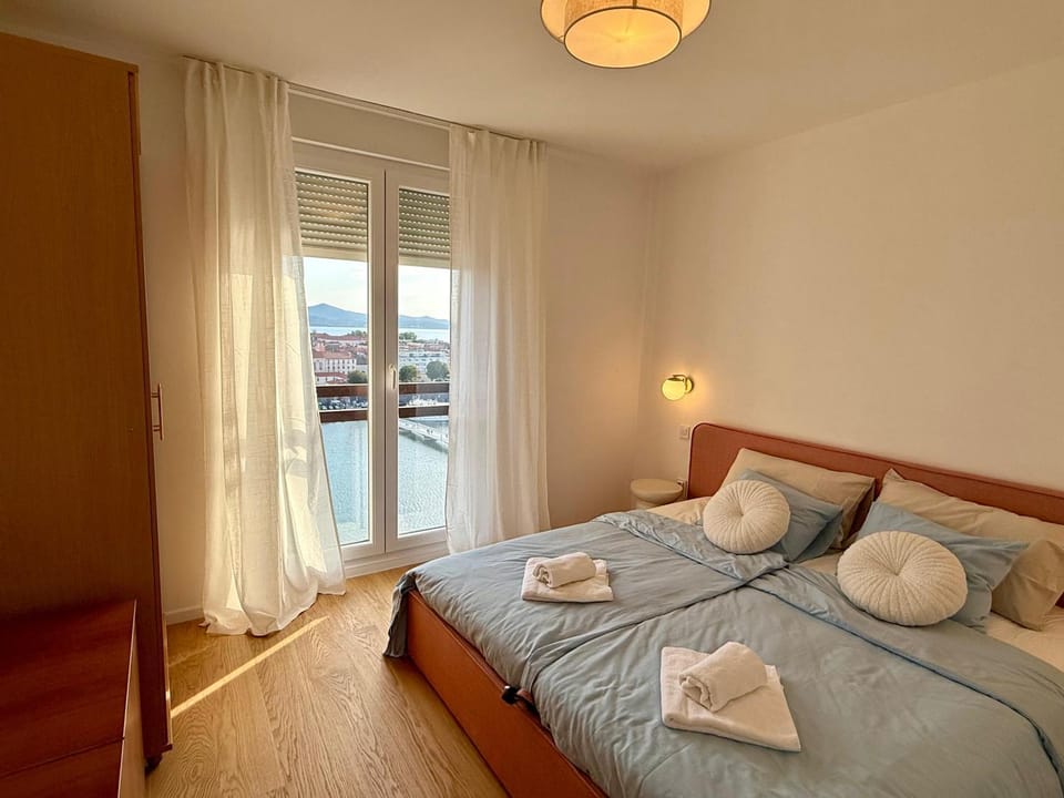 View (from property/room), View (from property/room), Bedroom, City view, City view, Sea view, Sea view