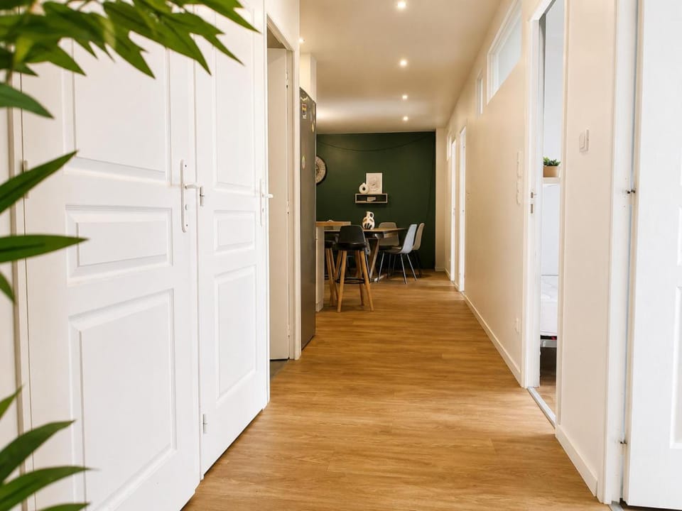 appartement chaleureux tout equipe a deux pas du centre d angers - 8-10 pers Apartment in Angers