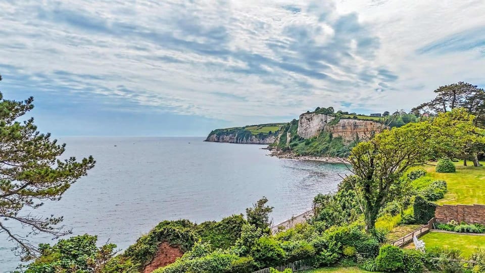 Stonecliffe Sea View Escape House in Seaton