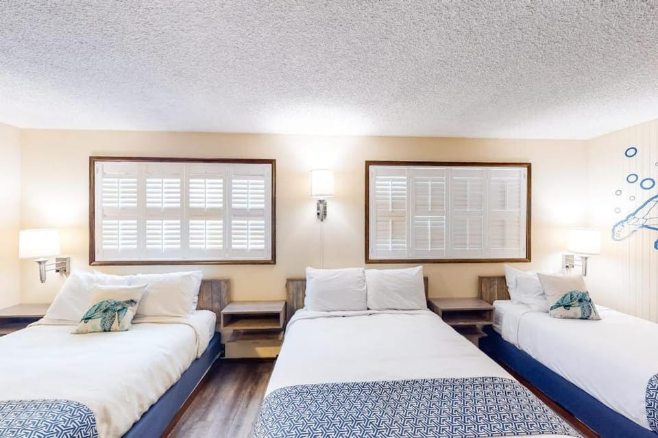 Retro-chic room near beach with fast WiFI - walk to downtown shops & eateries Apartment in Oregon