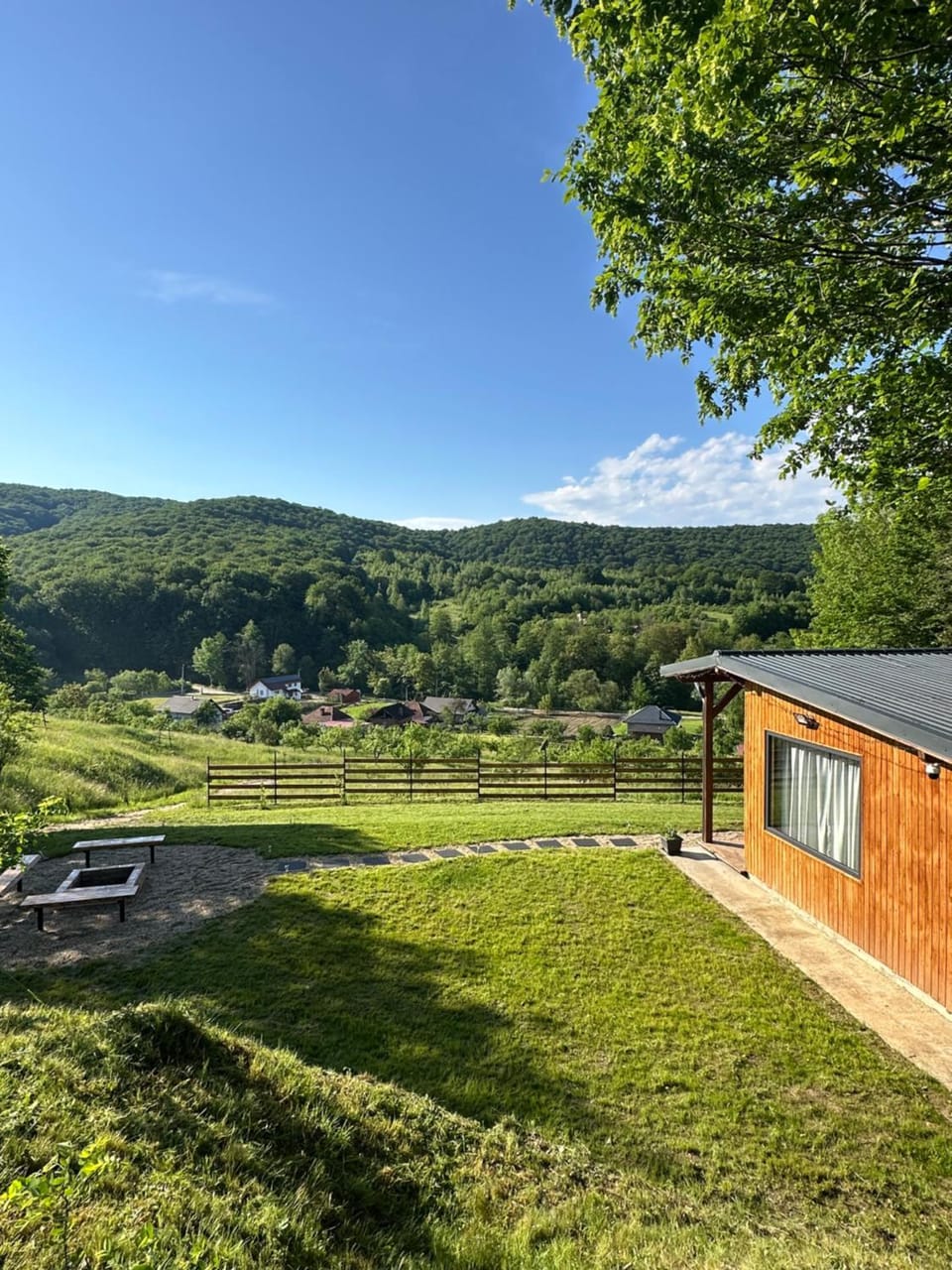 Wood Nest Curtea de Argeș - Cabană de vacanță în natură Campground/ 
RV Resort in Romania