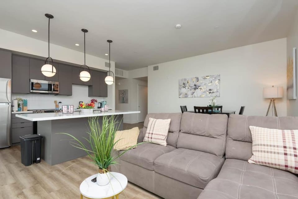 Gameday & Concerts Lux 3Bed right in SoFi Stadium Apartment in Inglewood