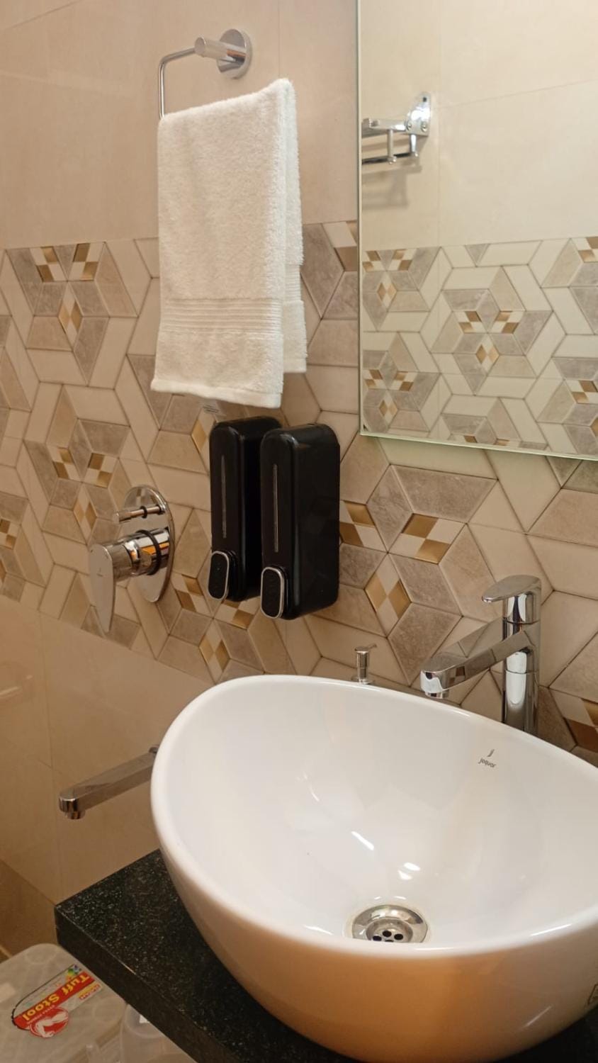 Bathroom, towels