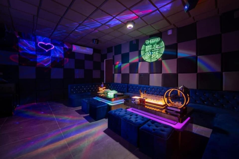 Communal lounge/ TV room