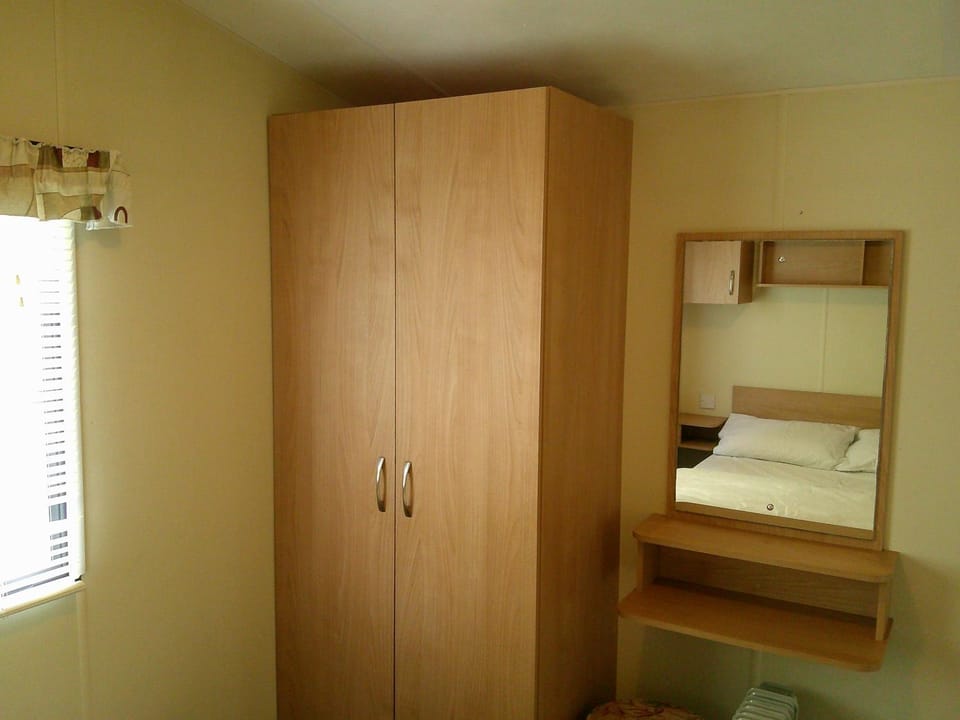 Bedroom, wardrobe