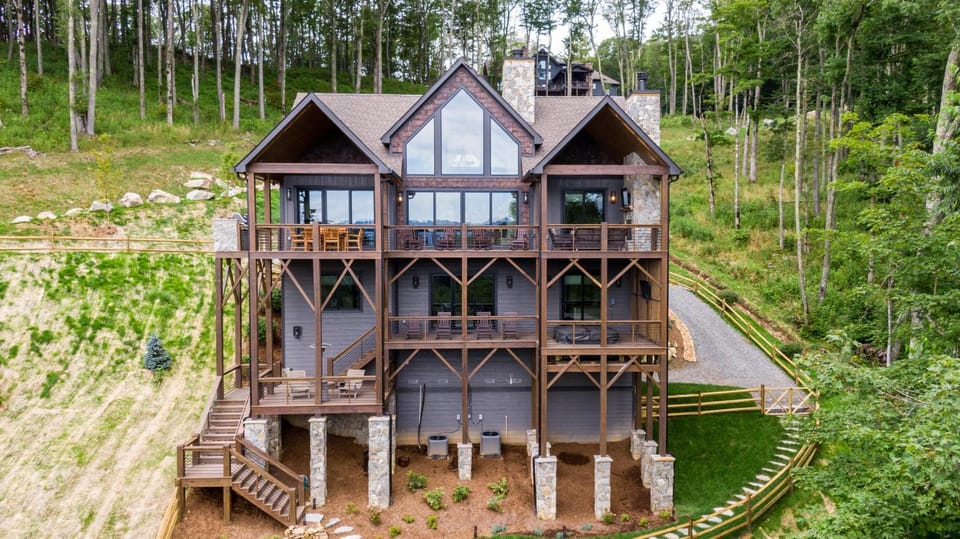 Livin' Lodge at Eagles Nest House in Beech Mountain