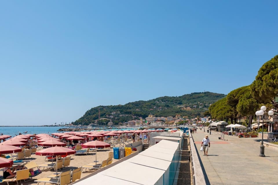 Indaco sul mare fronte mare/ spiaggia passeggiata Apartment in Diano Marina