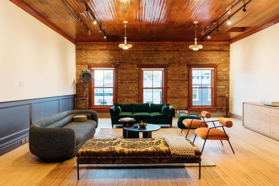 HC Turner Building - Expansive Loft in Hudson House in Hudson